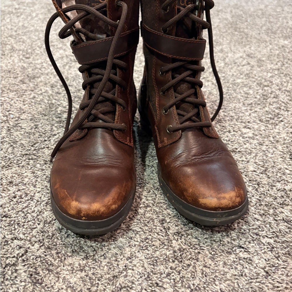 UGG Chestnut Men's Lace-Up Boots